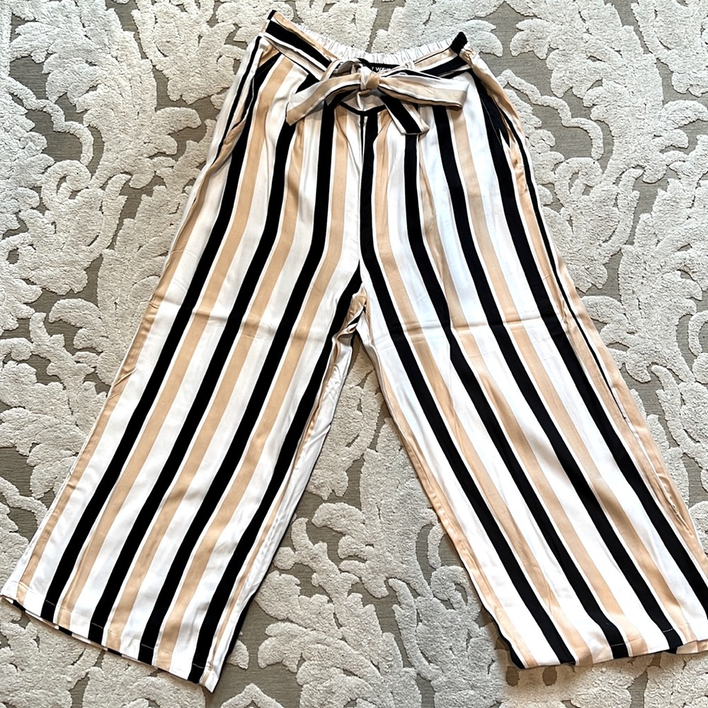 Women’s high waisted cropped wide legged stripe pants
